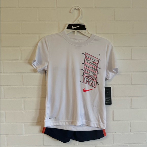 NWT Kids Black and White Nike 2 Piece Set - Picture 2 of 6